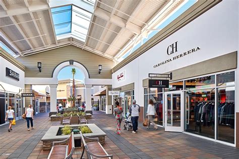Find all of the stores, dining and entertainment options located at Grove City Premium Outlets® 
